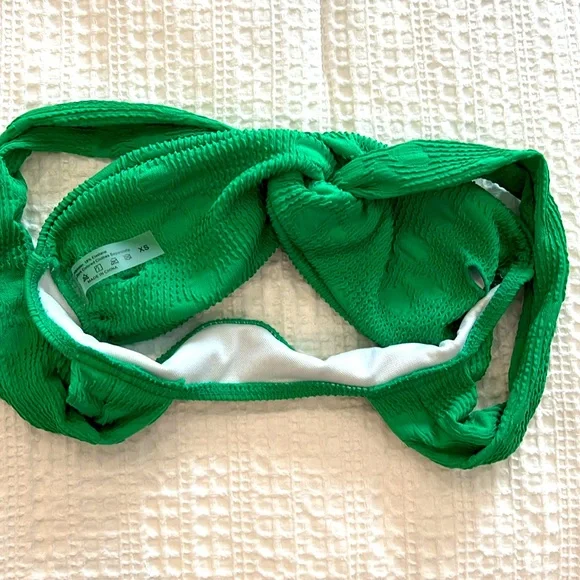 💚✨Cutest Kelly Green Bikini Set! - XS - Preppy! High waisted, cross over top✨💚 - Picture 9 of 10
